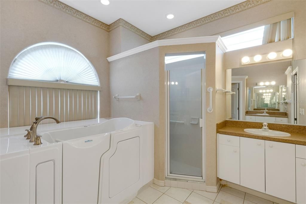 En Venta: $449,000 (3 camas, 2 baños, 2022 Pies cuadrados)