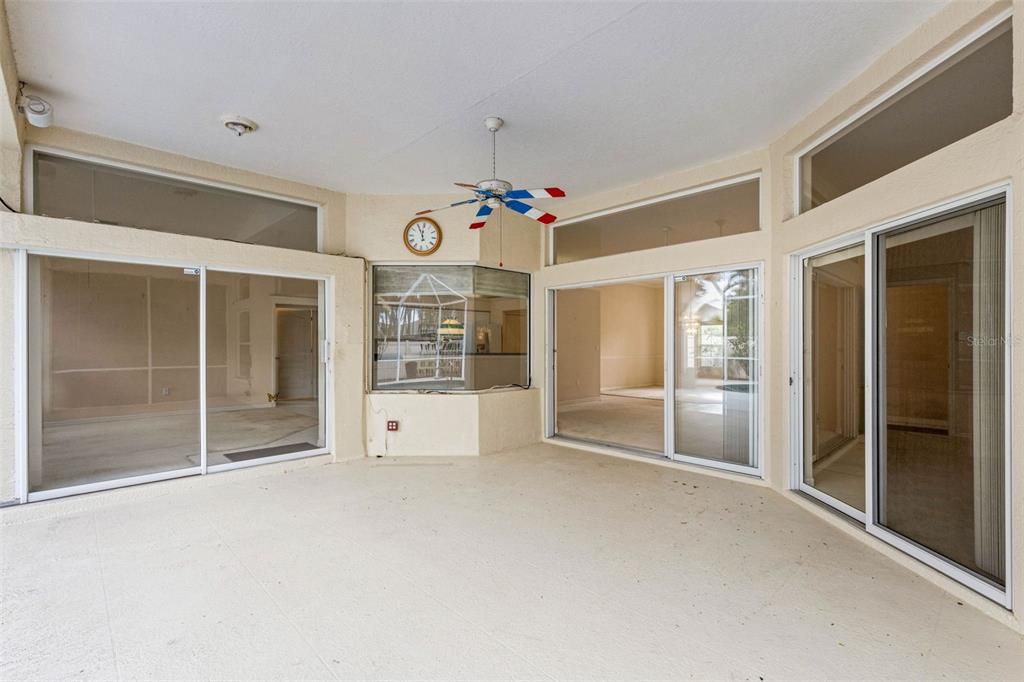 En Venta: $449,000 (3 camas, 2 baños, 2022 Pies cuadrados)