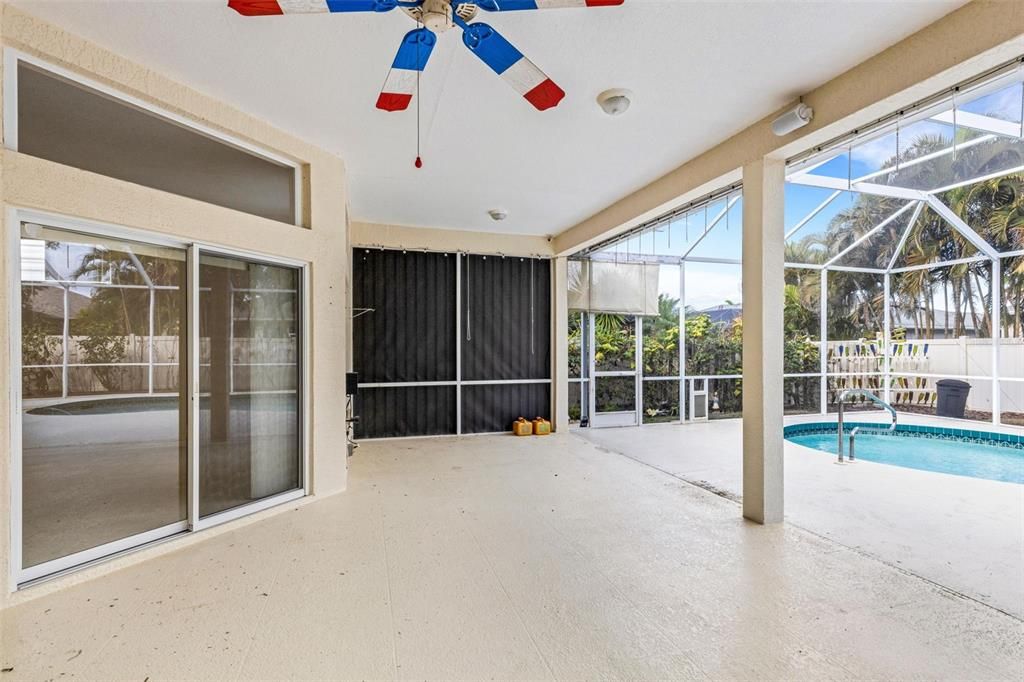 En Venta: $449,000 (3 camas, 2 baños, 2022 Pies cuadrados)