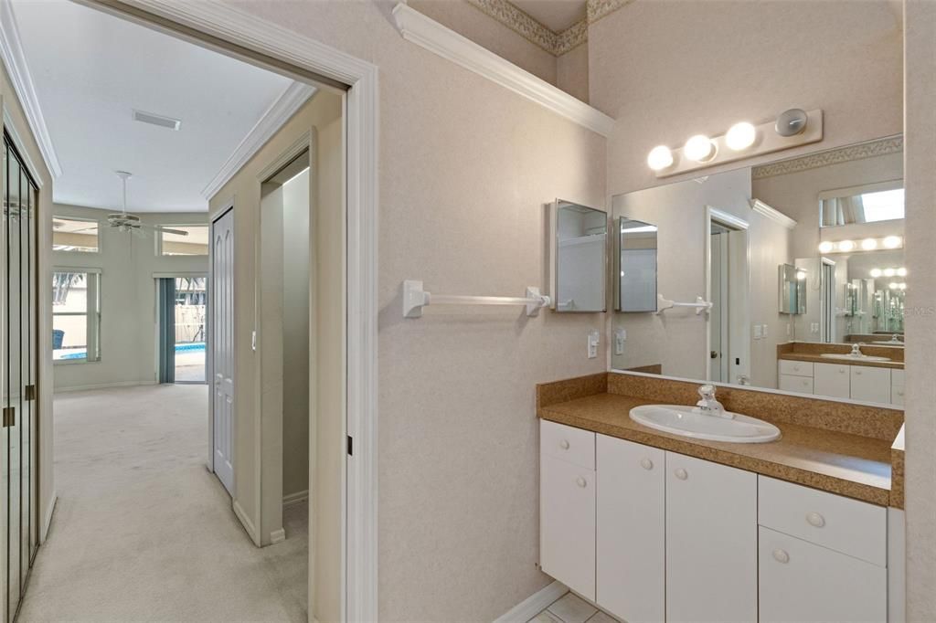 En Venta: $449,000 (3 camas, 2 baños, 2022 Pies cuadrados)