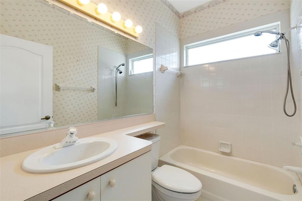 En Venta: $449,000 (3 camas, 2 baños, 2022 Pies cuadrados)