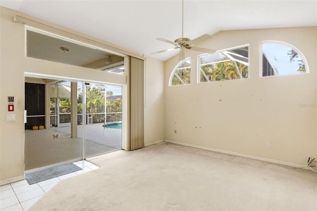 En Venta: $449,000 (3 camas, 2 baños, 2022 Pies cuadrados)