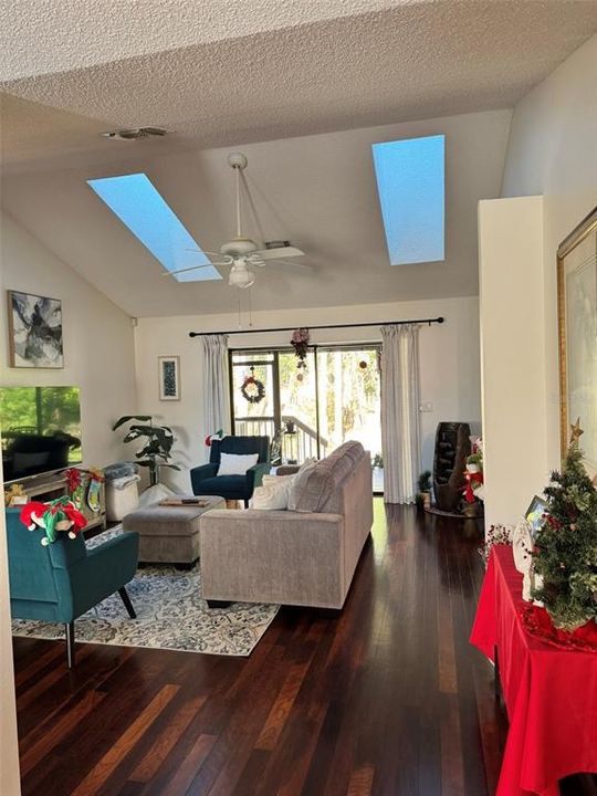 En Renta: $3,295 (3 camas, 2 baños, 1614 Pies cuadrados)