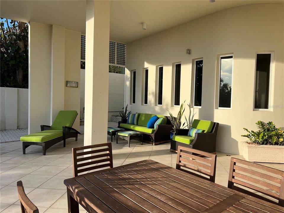 For Sale: $5,000,000 (3 beds, 3 baths, 2750 Square Feet)