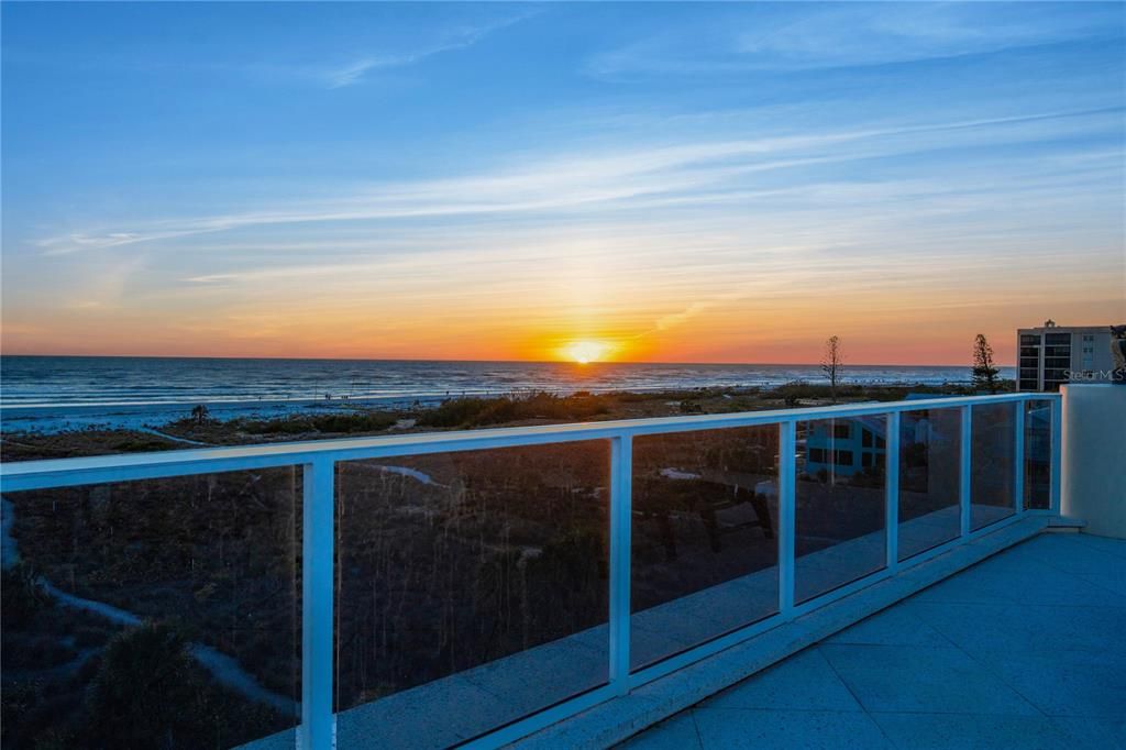 For Sale: $5,000,000 (3 beds, 3 baths, 2750 Square Feet)