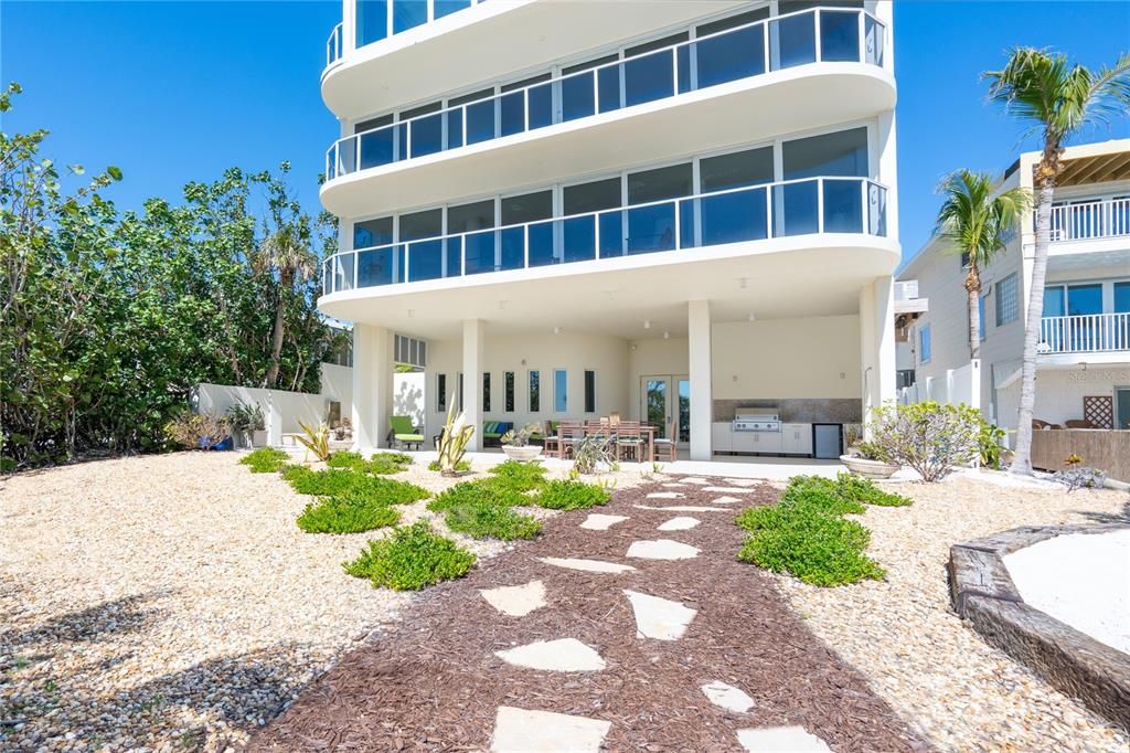 For Sale: $5,000,000 (3 beds, 3 baths, 2750 Square Feet)