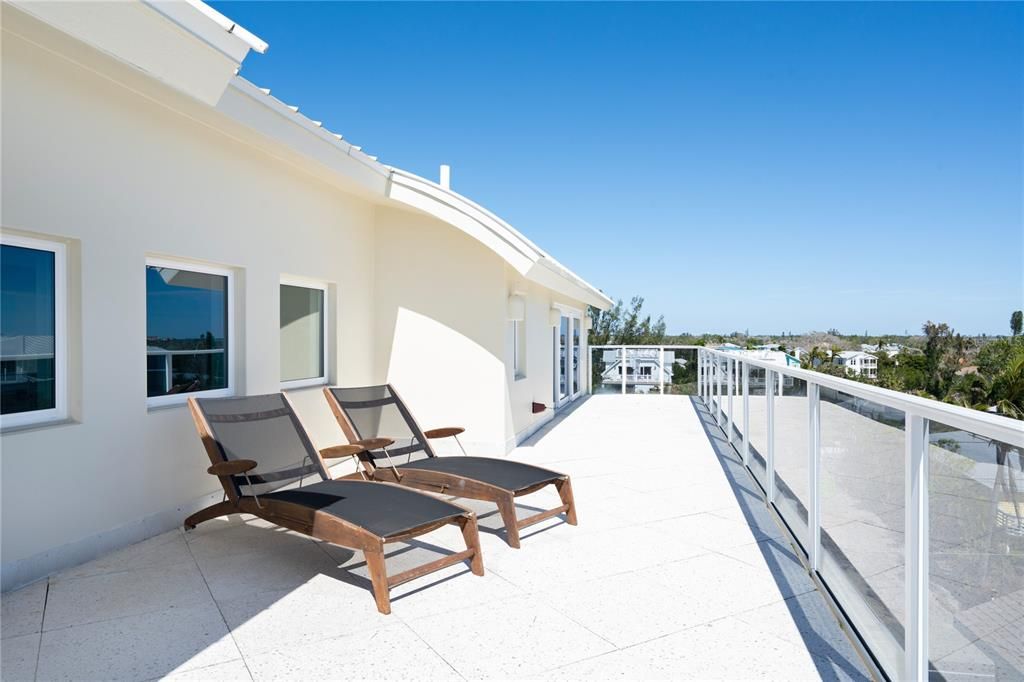 For Sale: $5,000,000 (3 beds, 3 baths, 2750 Square Feet)