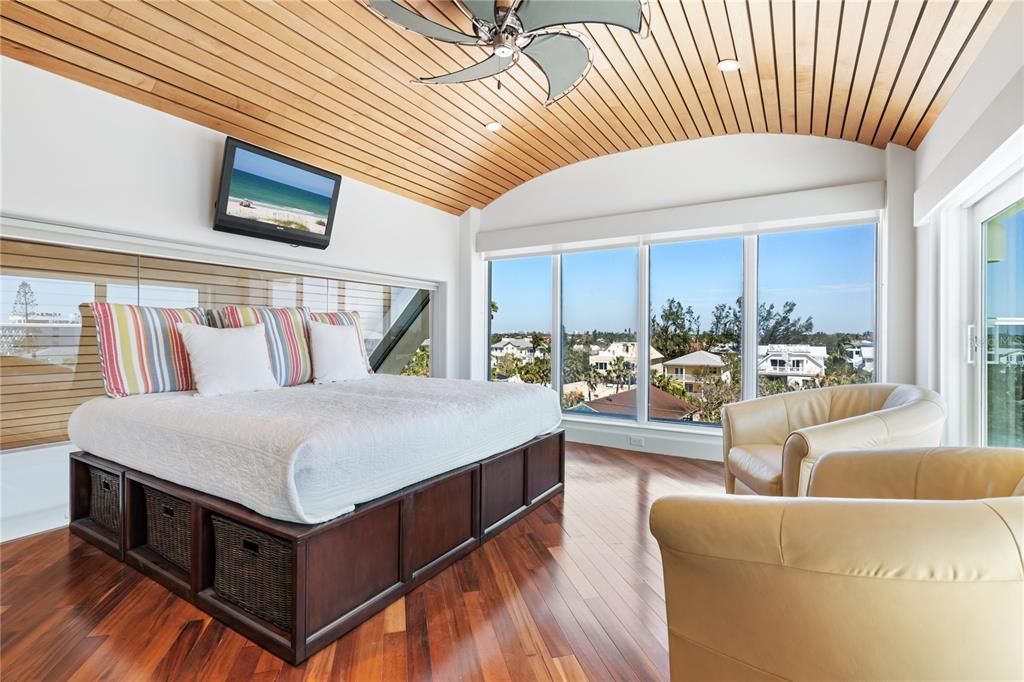 For Sale: $5,000,000 (3 beds, 3 baths, 2750 Square Feet)