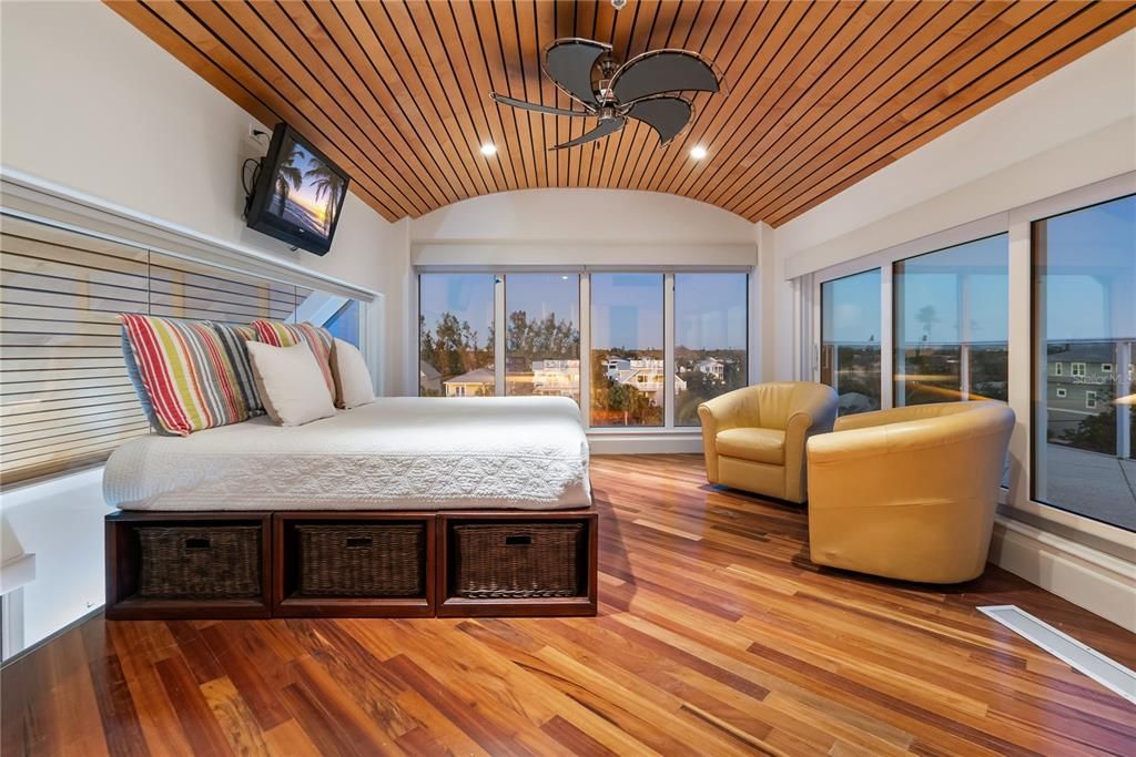 For Sale: $5,000,000 (3 beds, 3 baths, 2750 Square Feet)