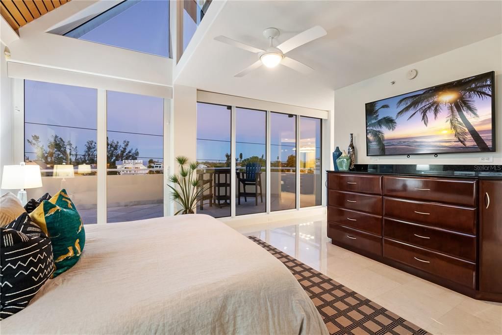 For Sale: $5,000,000 (3 beds, 3 baths, 2750 Square Feet)