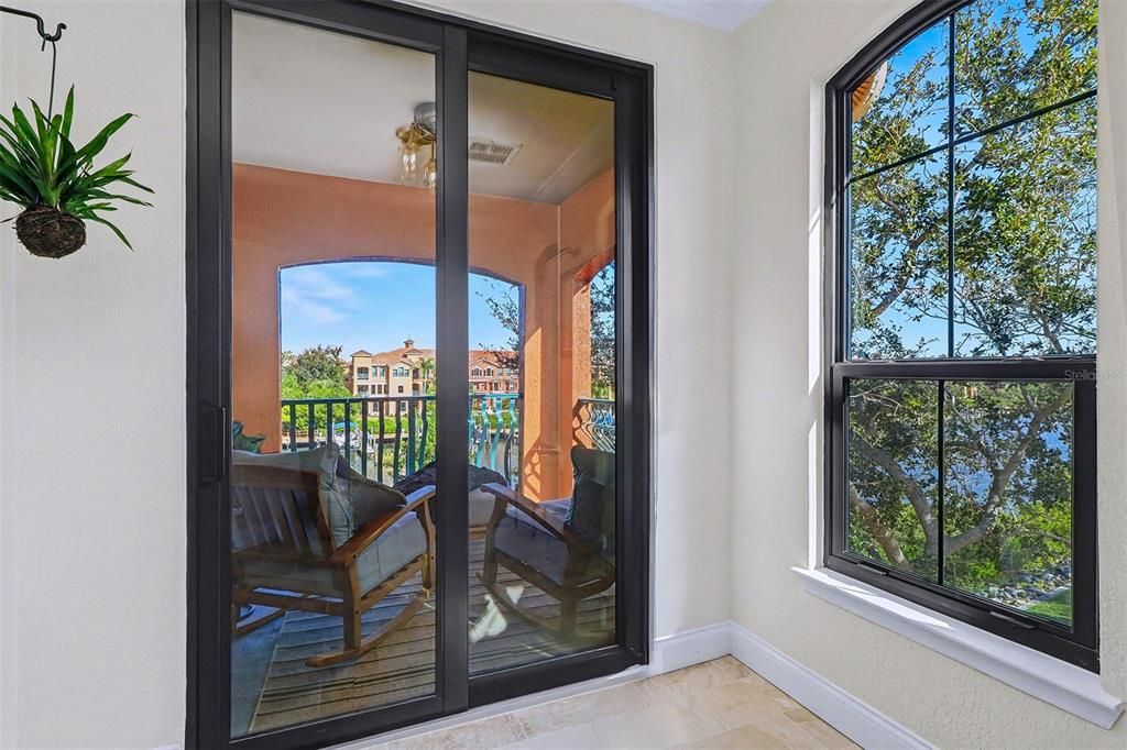 待售: $349,950 (1 贝兹, 1 浴室, 1079 平方英尺)