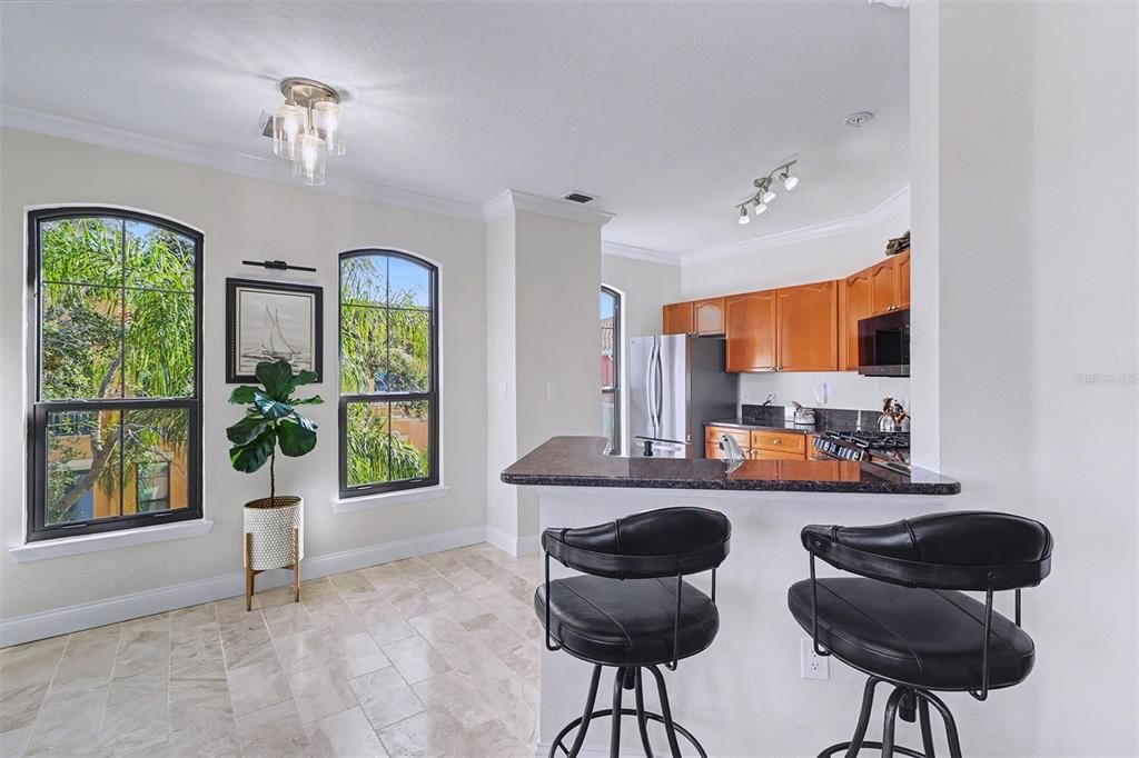 待售: $349,950 (1 贝兹, 1 浴室, 1079 平方英尺)