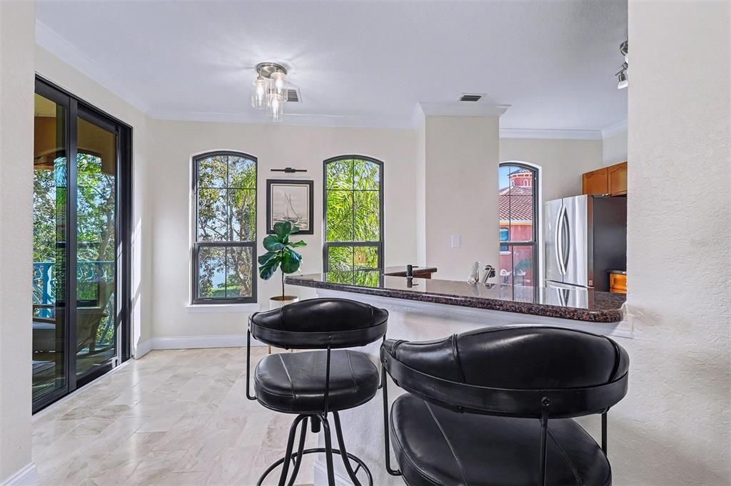 待售: $349,950 (1 贝兹, 1 浴室, 1079 平方英尺)