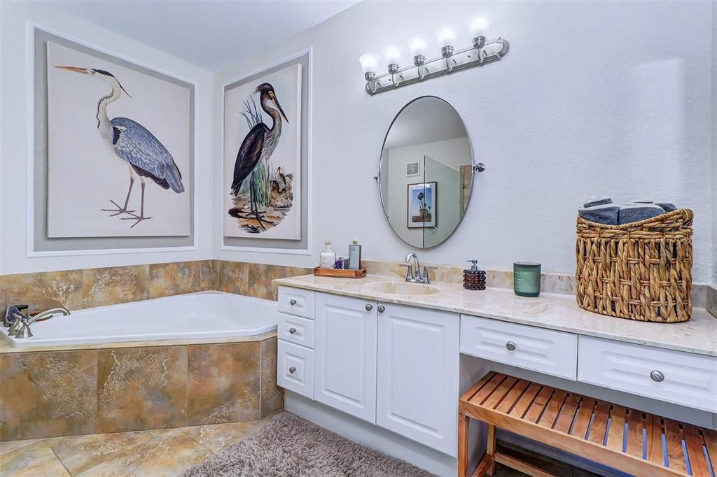 待售: $349,950 (1 贝兹, 1 浴室, 1079 平方英尺)