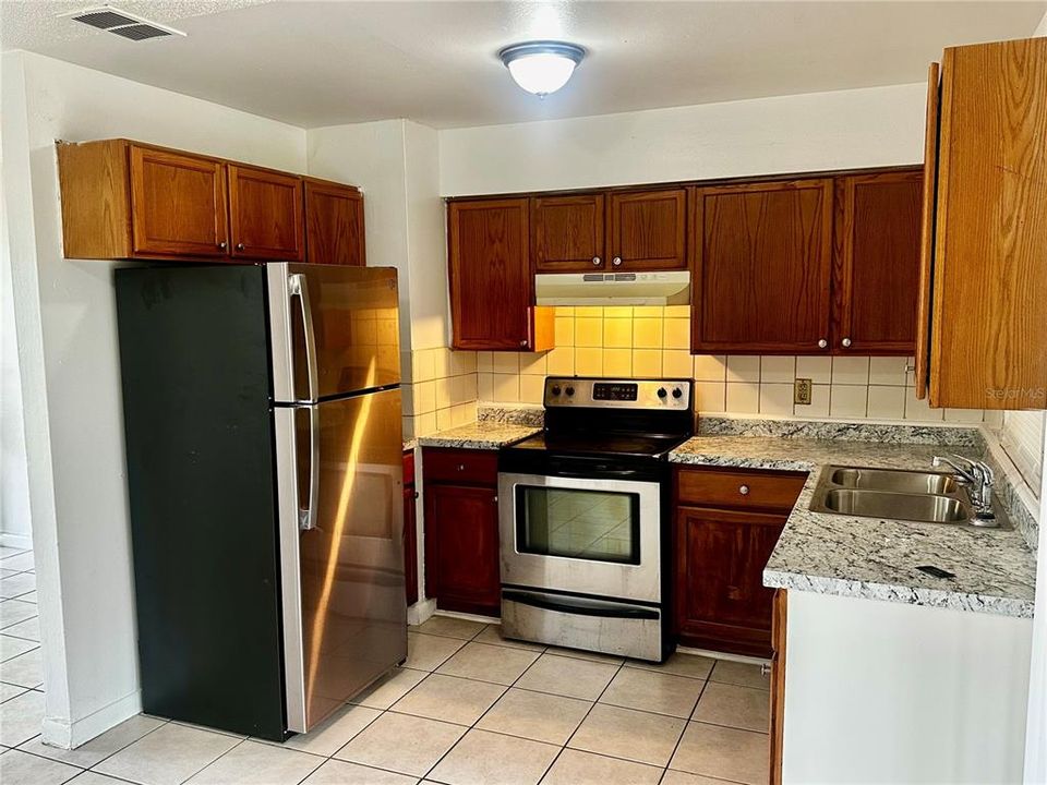 For Rent: $1,700 (3 beds, 1 baths, 960 Square Feet)