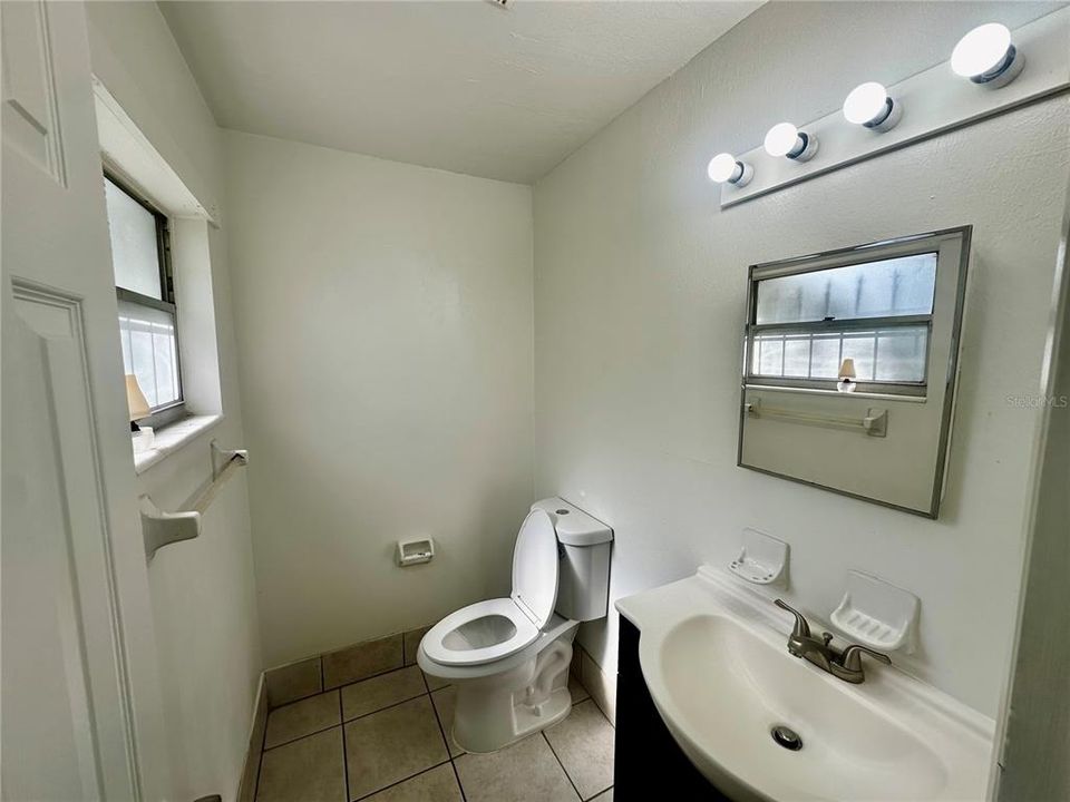 For Rent: $1,700 (3 beds, 1 baths, 960 Square Feet)