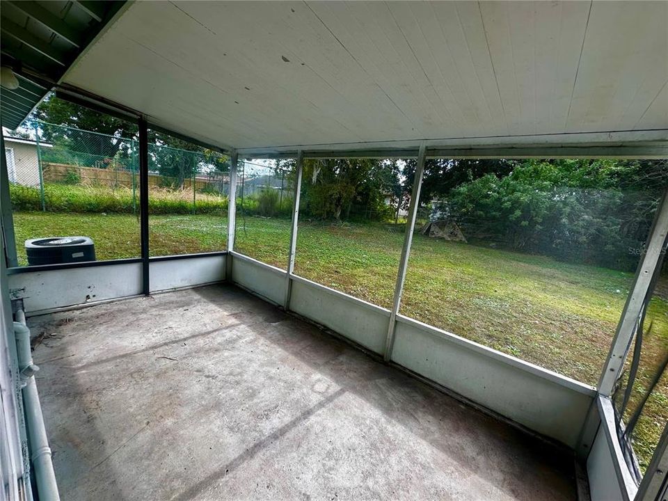 For Rent: $1,700 (3 beds, 1 baths, 960 Square Feet)