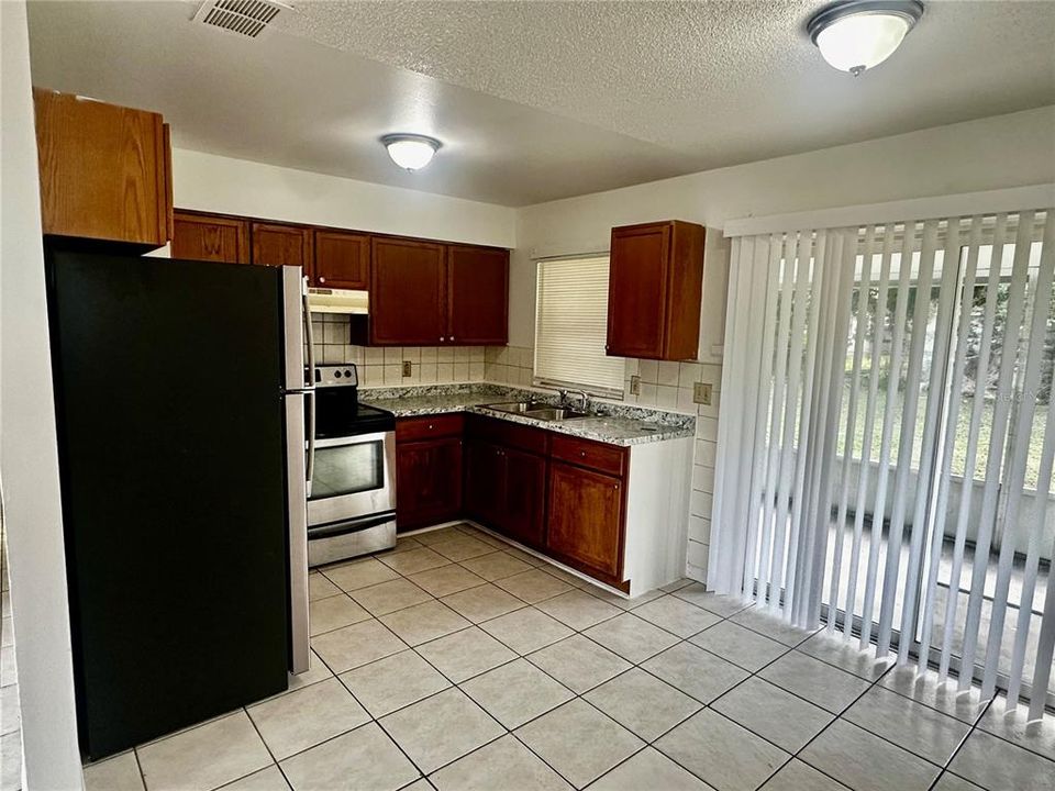 For Rent: $1,700 (3 beds, 1 baths, 960 Square Feet)
