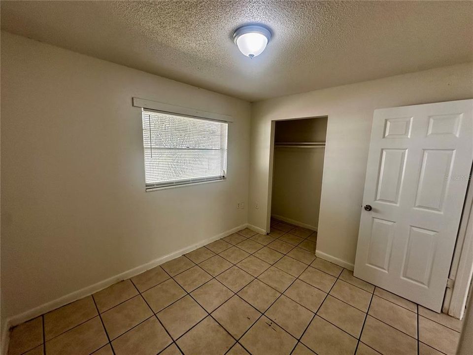 For Rent: $1,700 (3 beds, 1 baths, 960 Square Feet)