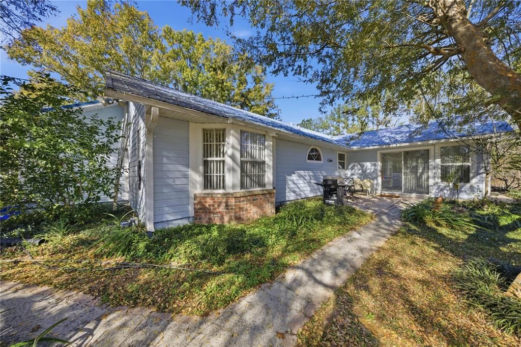 For Sale: $558,000 (4 beds, 2 baths, 2324 Square Feet)