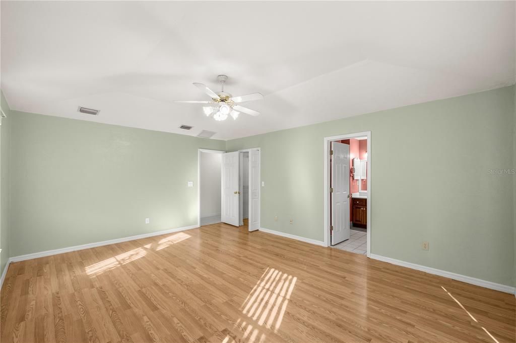 For Sale: $558,000 (4 beds, 2 baths, 2324 Square Feet)
