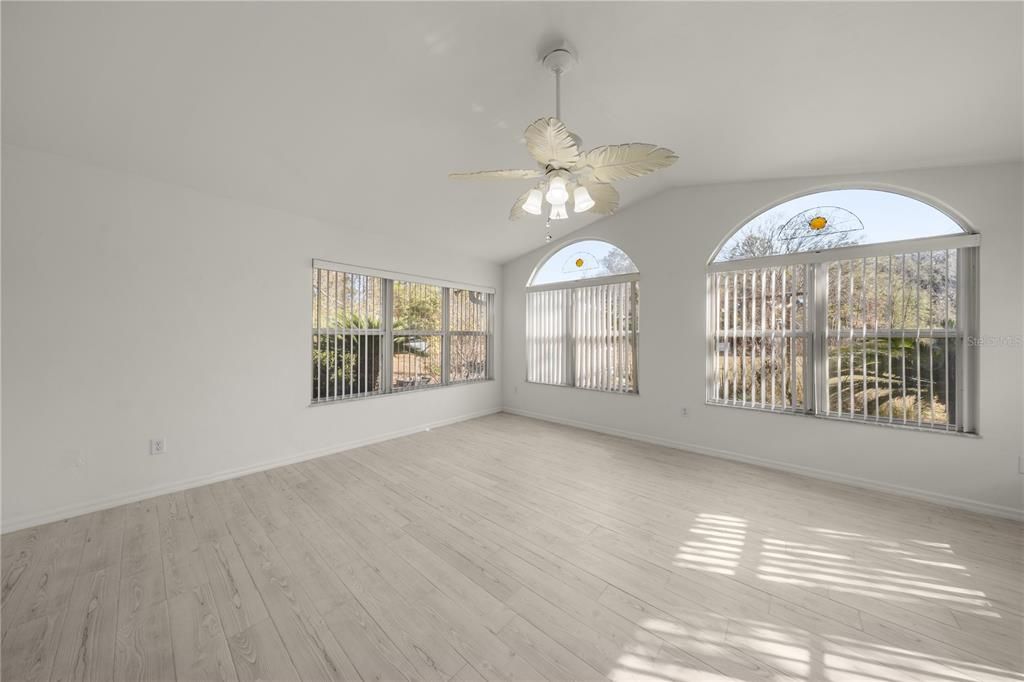 For Sale: $558,000 (4 beds, 2 baths, 2324 Square Feet)