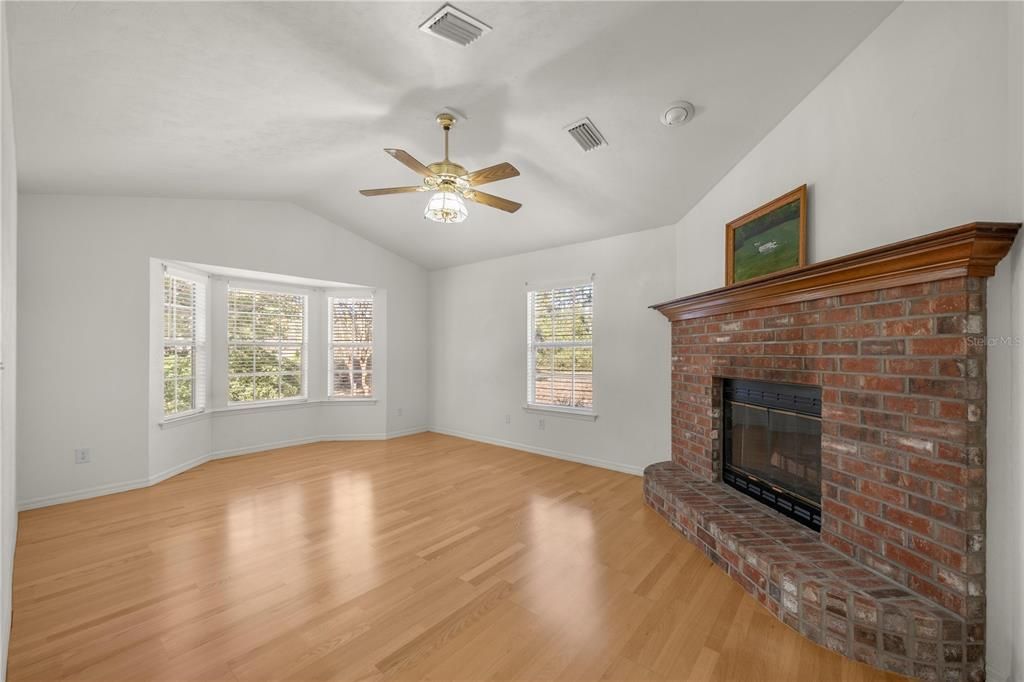 For Sale: $558,000 (4 beds, 2 baths, 2324 Square Feet)