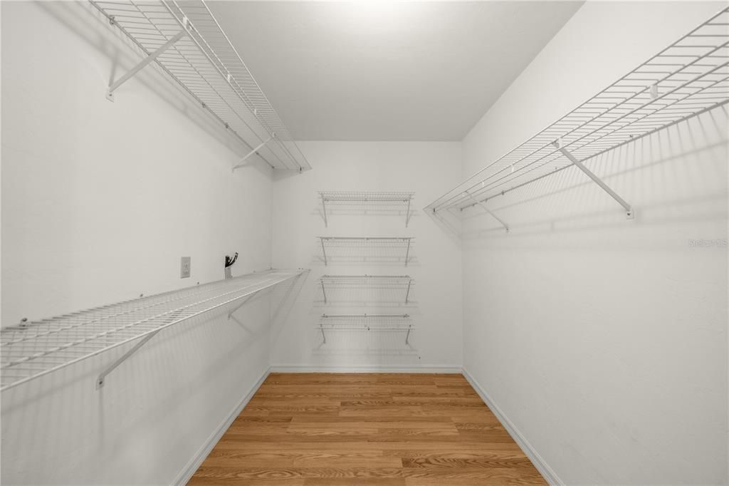 For Sale: $558,000 (4 beds, 2 baths, 2324 Square Feet)