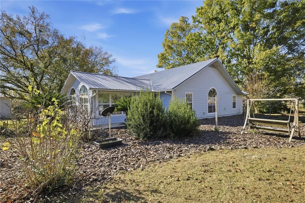 For Sale: $558,000 (4 beds, 2 baths, 2324 Square Feet)