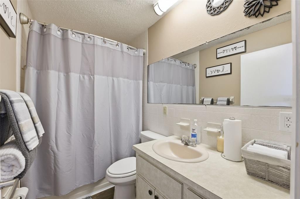 For Sale: $264,700 (2 beds, 2 baths, 1008 Square Feet)