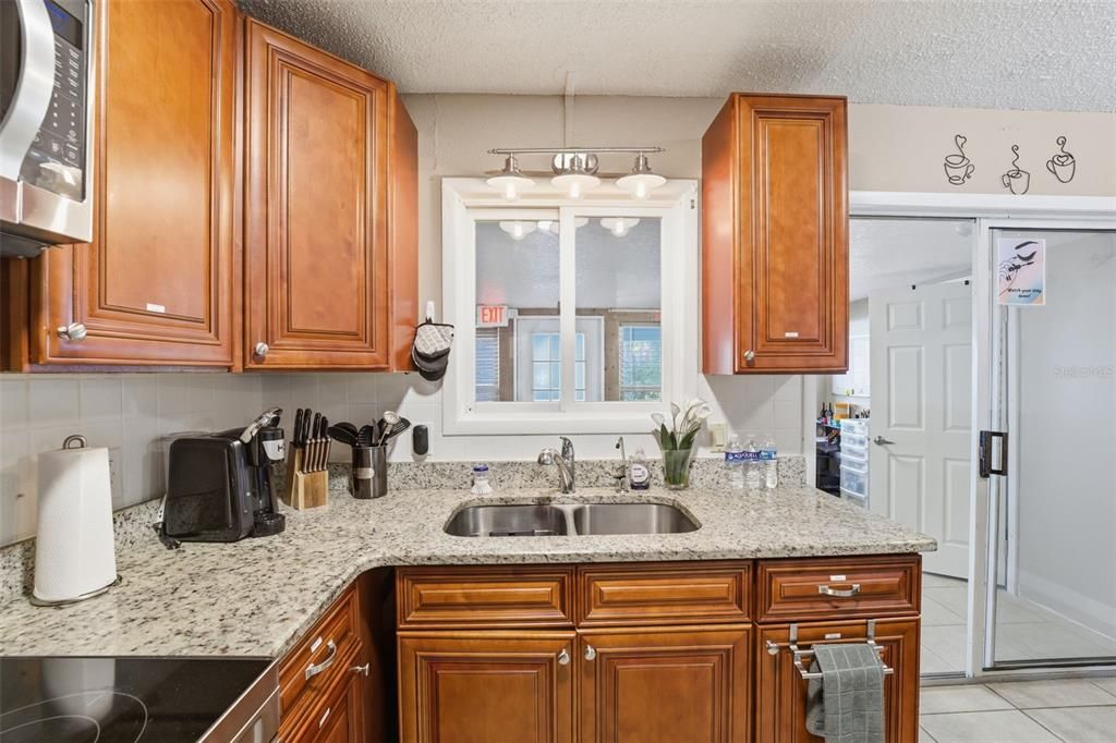 For Sale: $264,700 (2 beds, 2 baths, 1008 Square Feet)