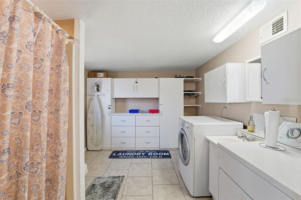 For Sale: $264,700 (2 beds, 2 baths, 1008 Square Feet)