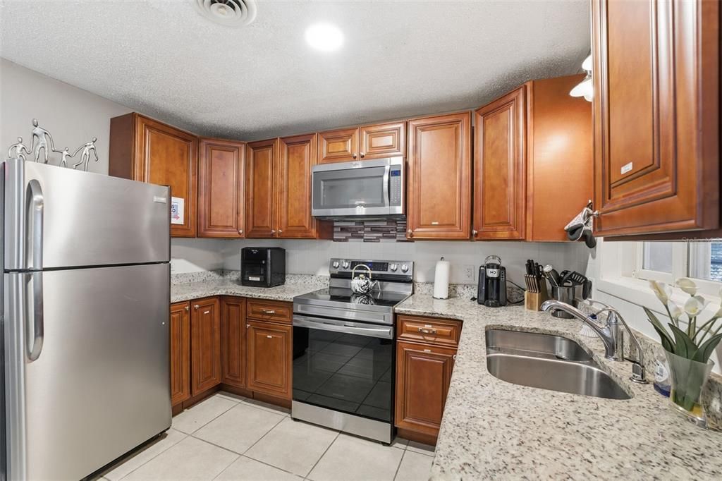 For Sale: $264,700 (2 beds, 2 baths, 1008 Square Feet)