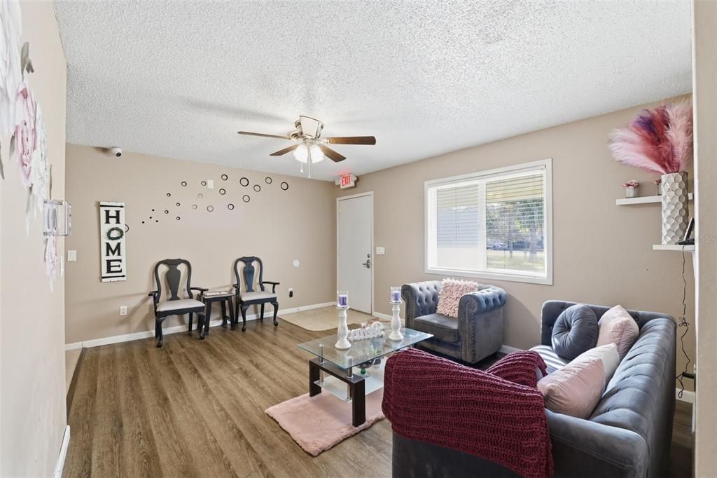 For Sale: $264,700 (2 beds, 2 baths, 1008 Square Feet)