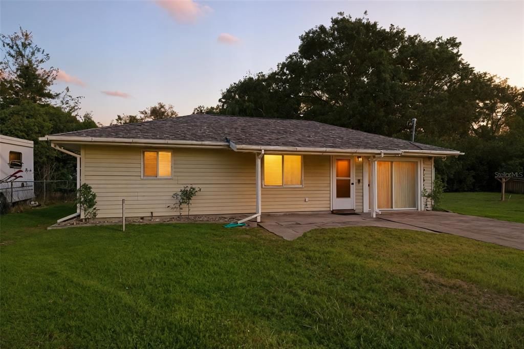 For Sale: $264,700 (2 beds, 2 baths, 1008 Square Feet)