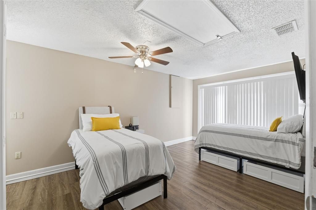 For Sale: $264,700 (2 beds, 2 baths, 1008 Square Feet)