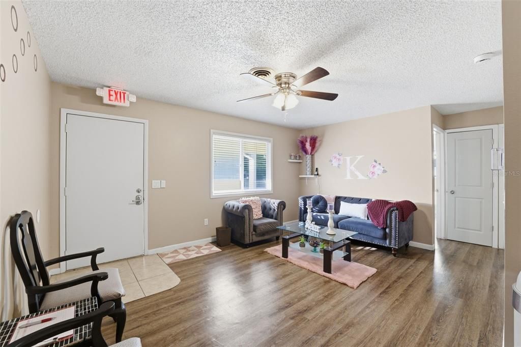 For Sale: $264,700 (2 beds, 2 baths, 1008 Square Feet)