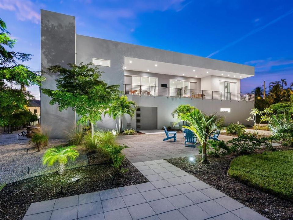 For Sale: $3,775,000 (4 beds, 4 baths, 3788 Square Feet)