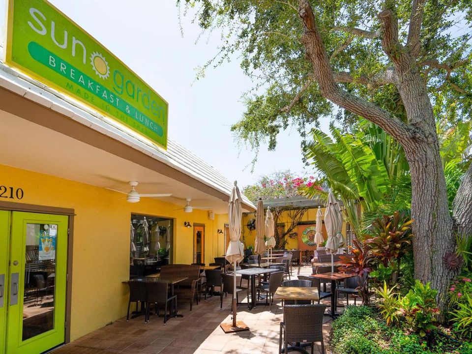 For Sale: $3,775,000 (4 beds, 4 baths, 3788 Square Feet)