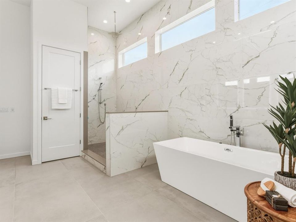 For Sale: $3,775,000 (4 beds, 4 baths, 3788 Square Feet)