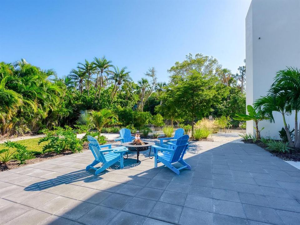 For Sale: $3,775,000 (4 beds, 4 baths, 3788 Square Feet)