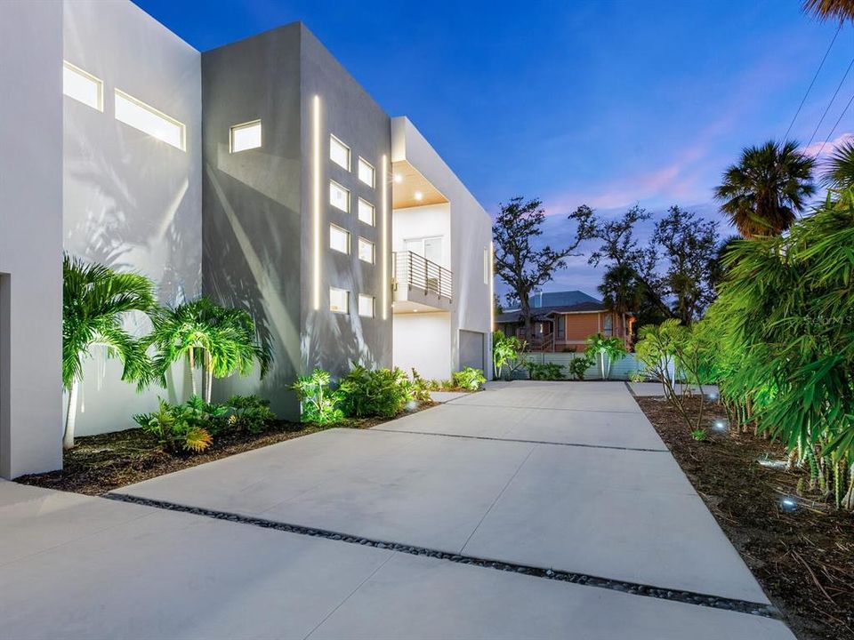 For Sale: $3,775,000 (4 beds, 4 baths, 3788 Square Feet)