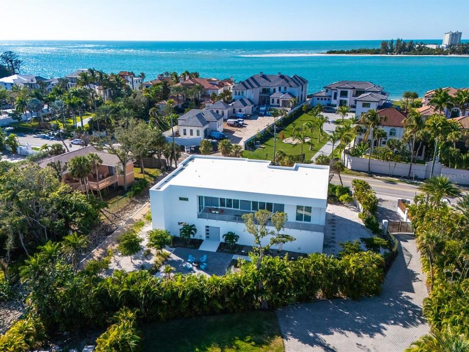 For Sale: $3,775,000 (4 beds, 4 baths, 3788 Square Feet)