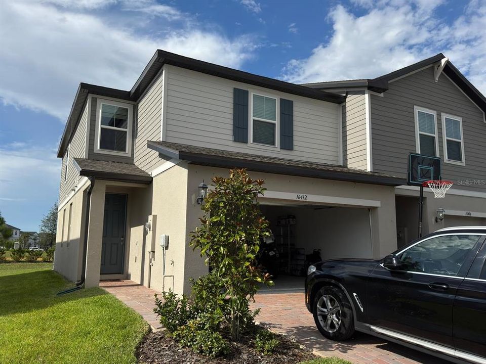 Recently Rented: $2,200 (3 beds, 2 baths, 1566 Square Feet)