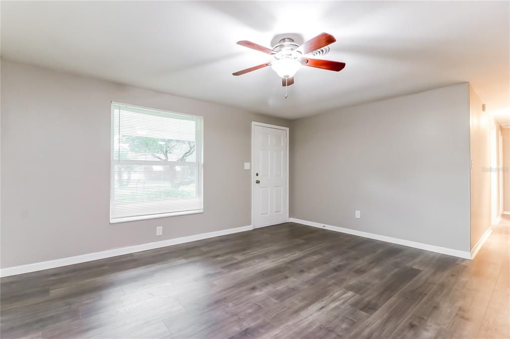 For Rent: $2,100 (3 beds, 2 baths, 1275 Square Feet)