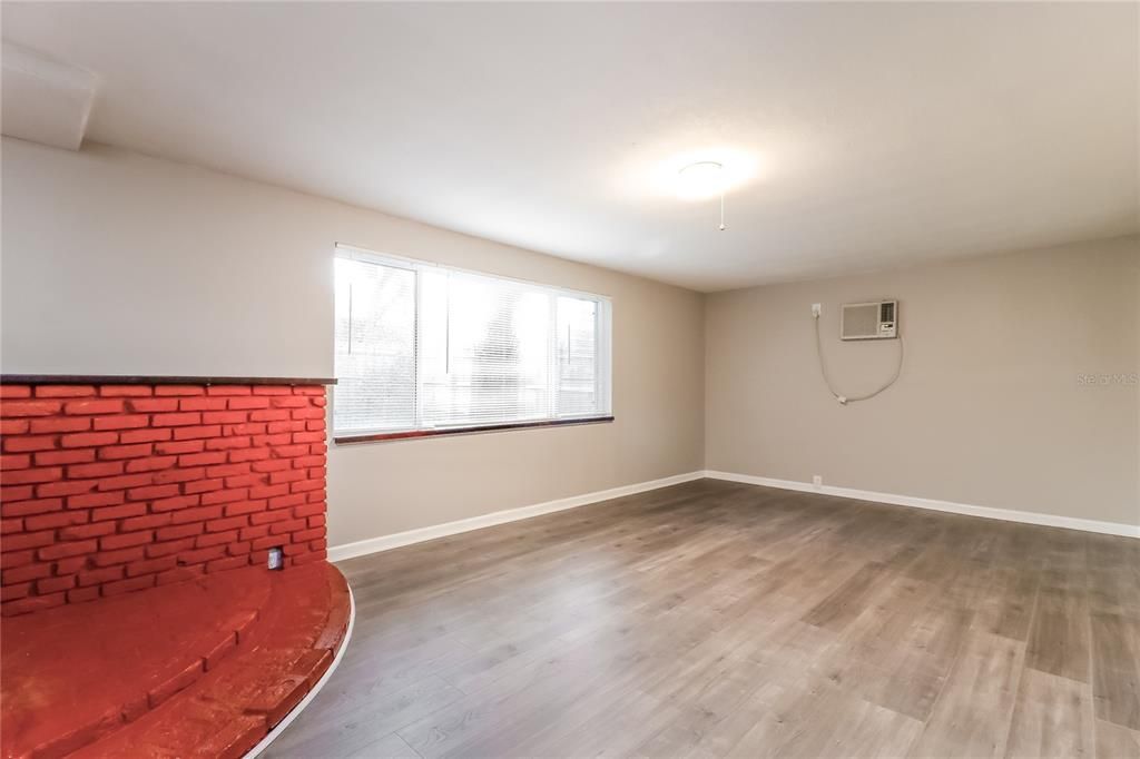 For Rent: $2,100 (3 beds, 2 baths, 1275 Square Feet)