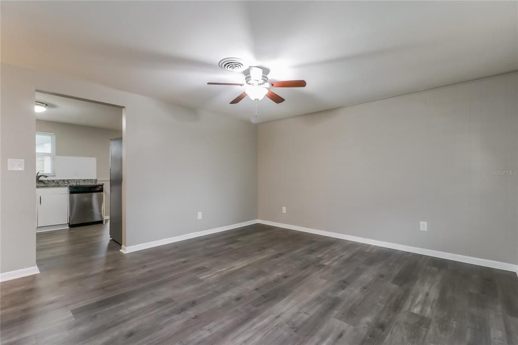 For Rent: $2,100 (3 beds, 2 baths, 1275 Square Feet)