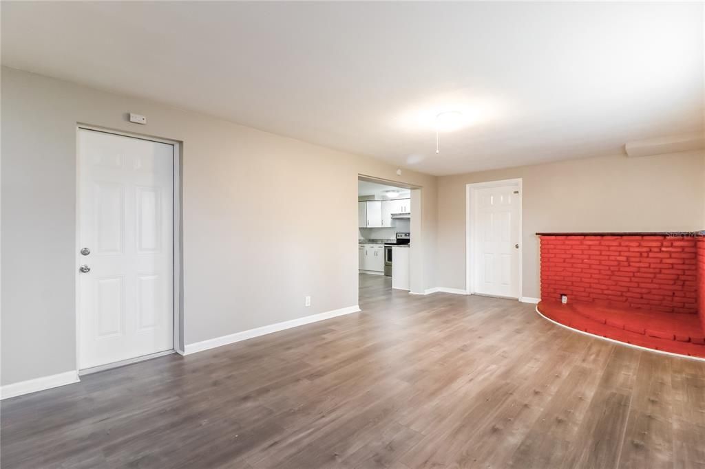 For Rent: $2,100 (3 beds, 2 baths, 1275 Square Feet)