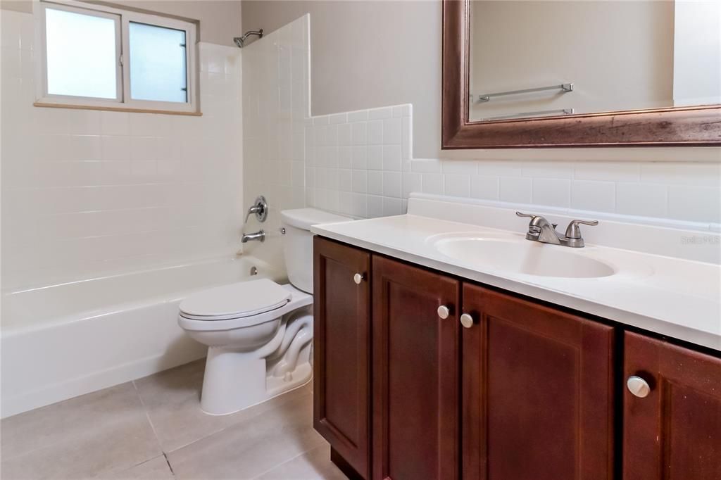 For Rent: $2,100 (3 beds, 2 baths, 1275 Square Feet)