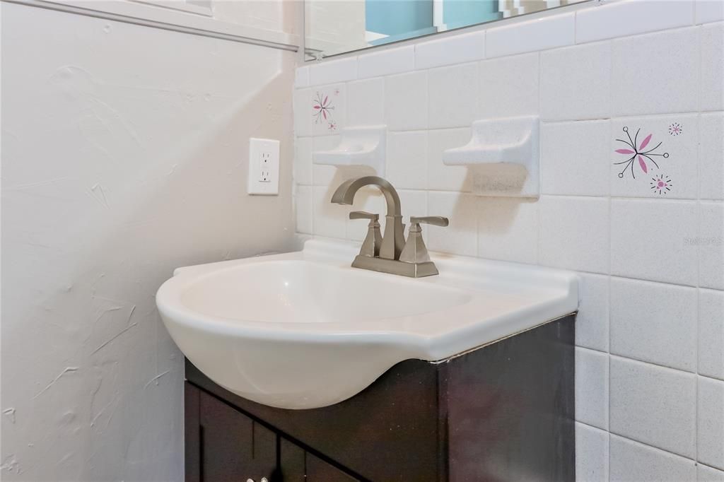 For Rent: $2,100 (3 beds, 2 baths, 1275 Square Feet)